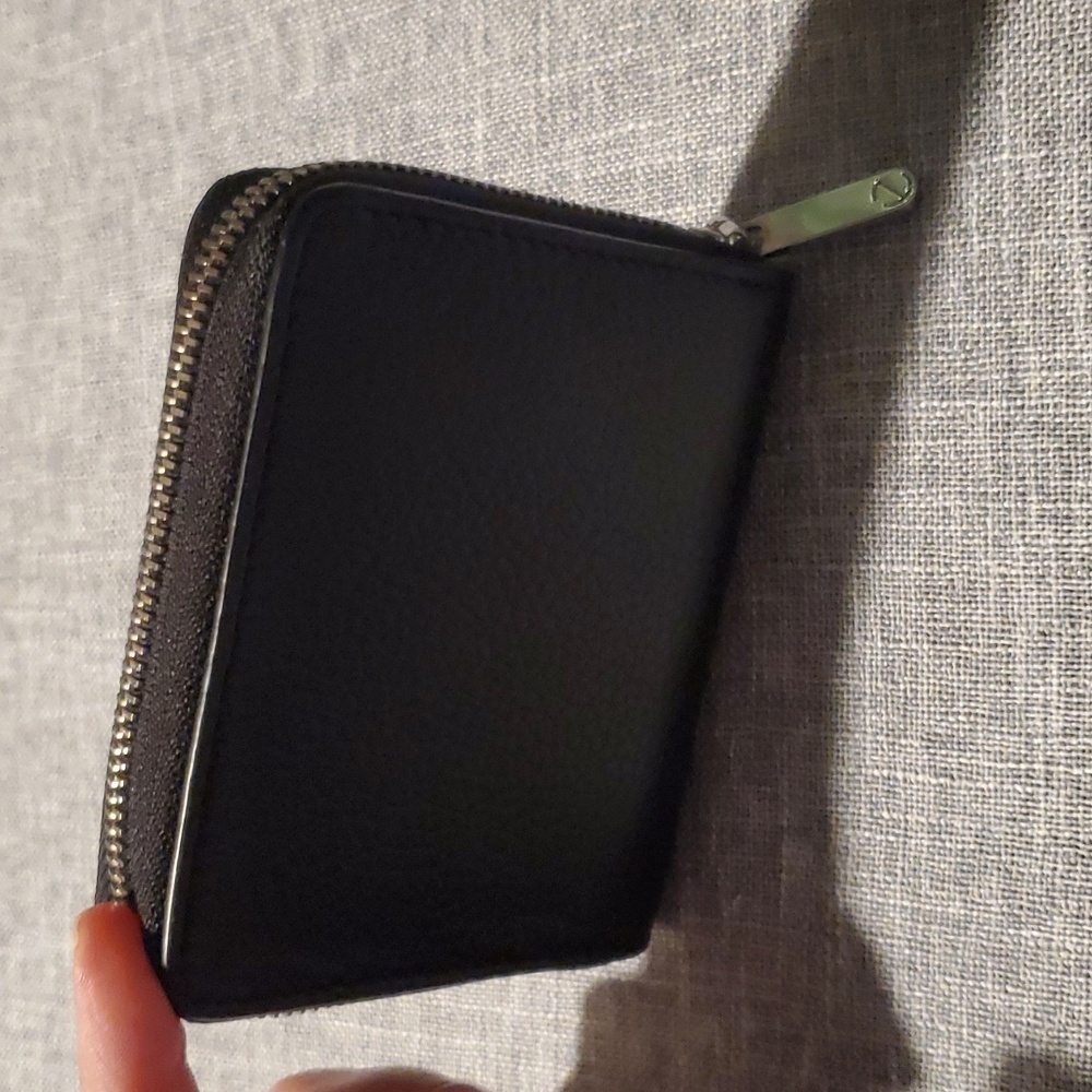 Ecco Zipper Wallet